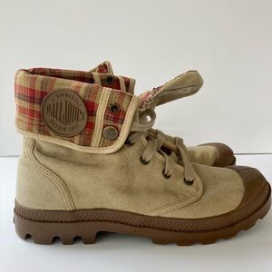 Palladium Ecru & Plaid Hi Top Canvas Boots sz 8.5